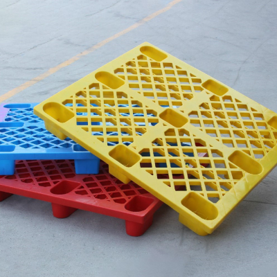 Plastic pallet