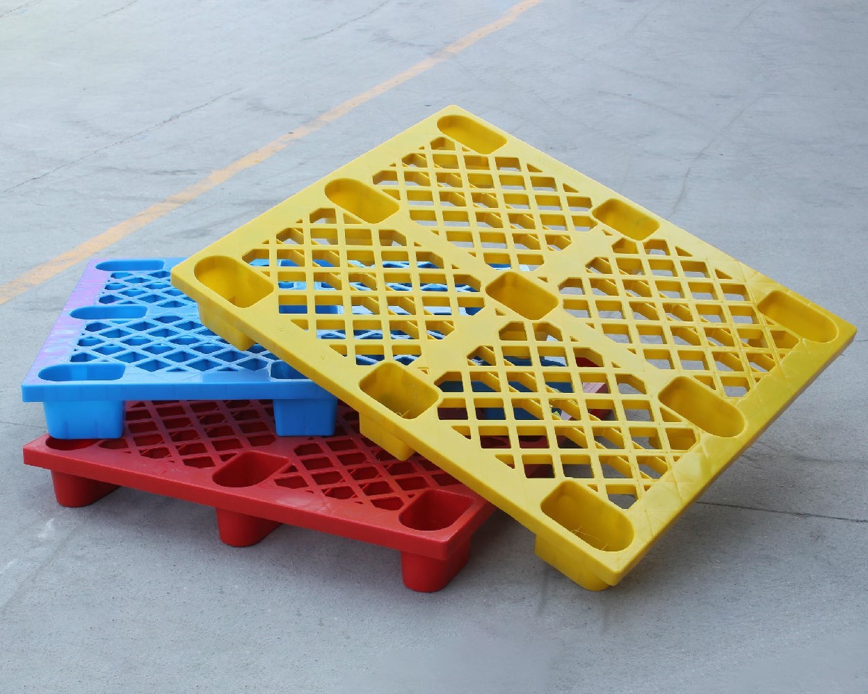 Plastic pallet